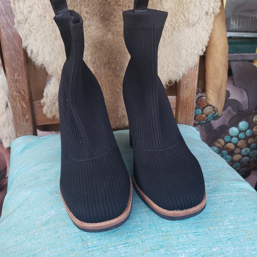 Initial boots - Picture 3 of 9